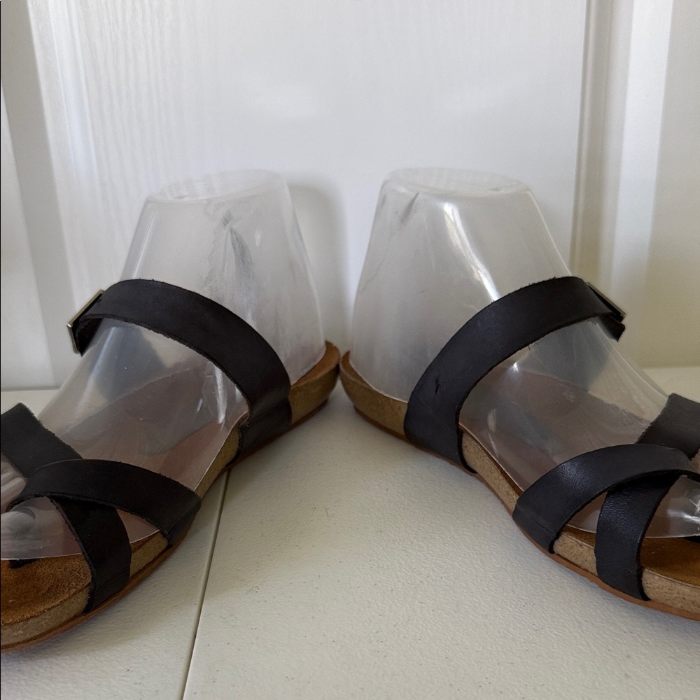 Yukono Women's Black Two-Strap Buckle Sandals with Cross Over Upper (sz 7.5) - Picture 4 of 8